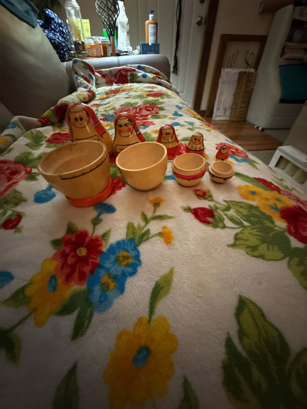 Vintage Matryoshka Russian Nesting Dolls Hand Painted Wooden Babushka 5-Piece Se